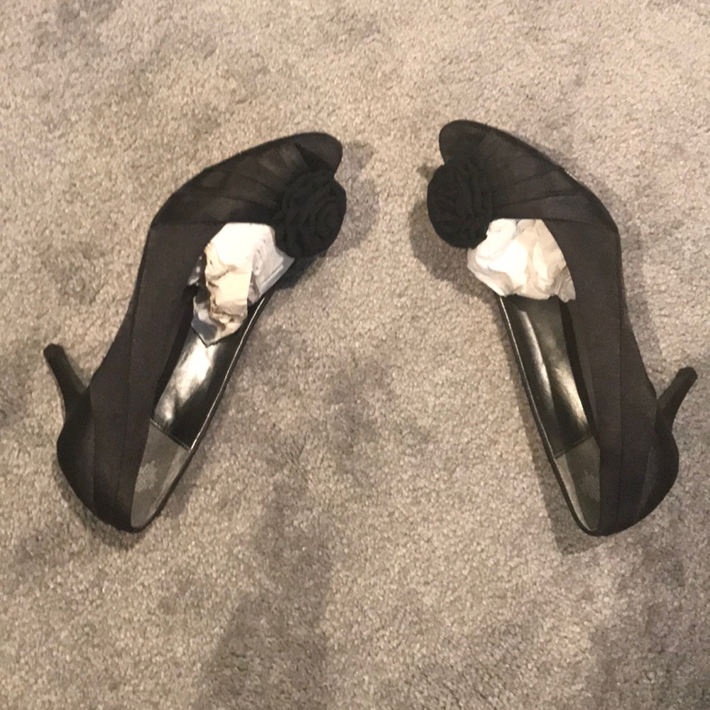 Mootsies Tootsies peep toe heels